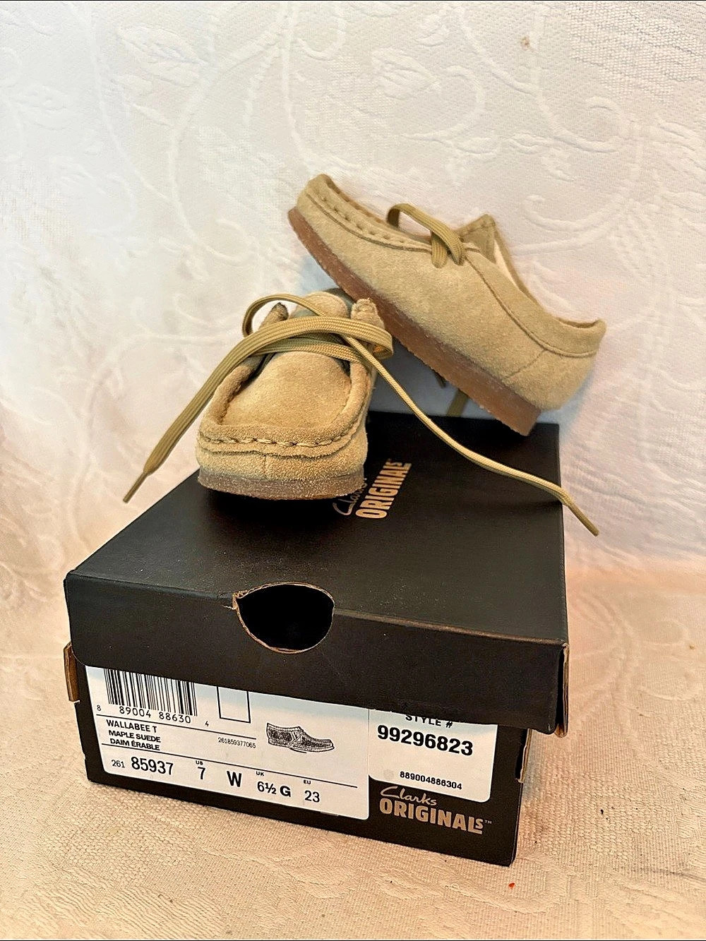 Clarks Wallabee Moccasin Shoes in Tan US 7 W brand new.